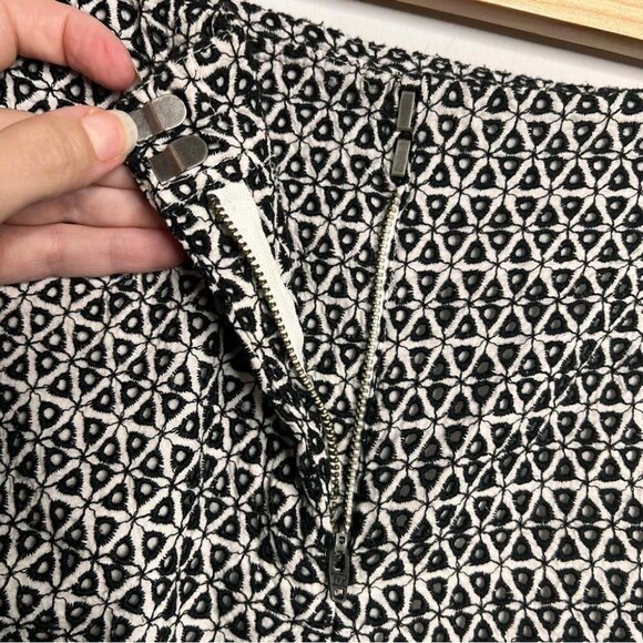 J Crew Womens Size 0 Black White Eyelet Lace Shorts Classic Preppy Coastal - Picture 5 of 12